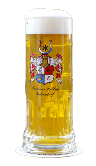 Schlanker Malzkörper mit wunderschöner Hopfenblume – das ist unser Doldenzupfer (Grünhopfenpils) der Brauerei Reblitz aus Nedensdorf