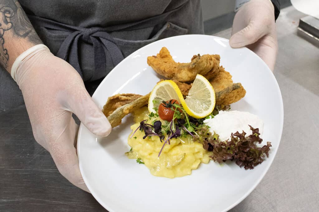 Forelle gebacken mit Sahnemeerrettich und hausgemachten Kartoffelsalat