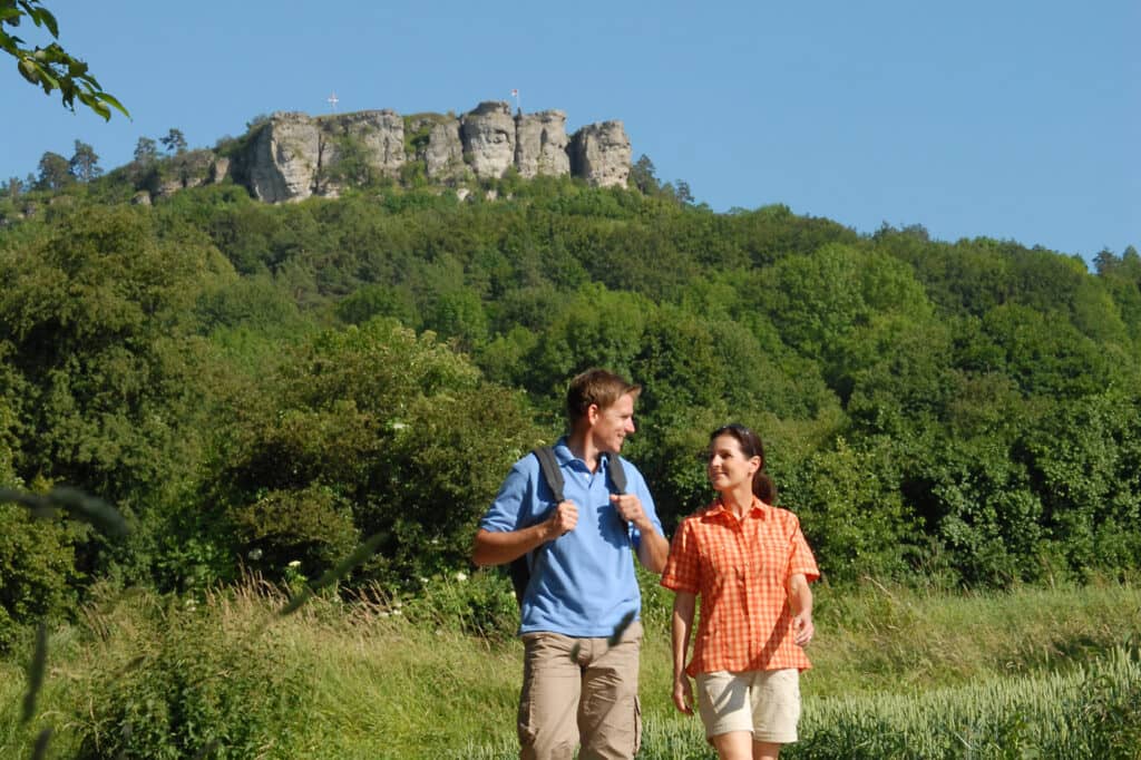 Der Staffelberg lockt mit einem herrlichen Blick über das Maintal. Wander- und Radwege führen teilweise direkt an unserem Haus vorbei.